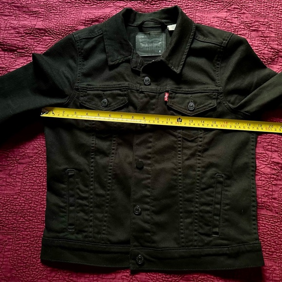 Black Levi’s Denim Trucker Jacket - Picture 4 of 9